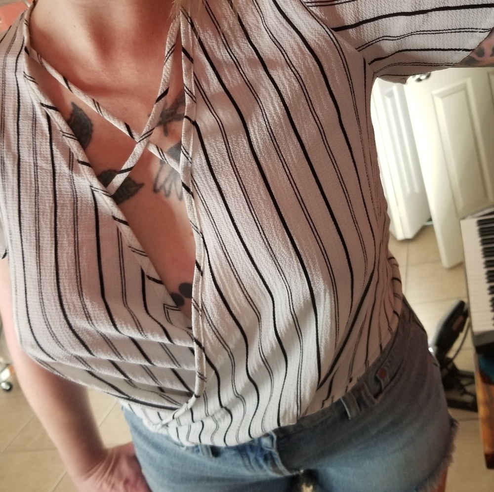 The Outfit Criss-Cross Front Striped Top - sz M